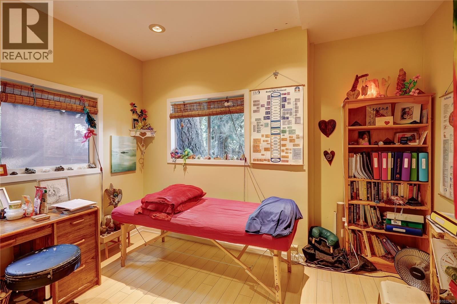 525 PIONEER CRESCENT Image 58