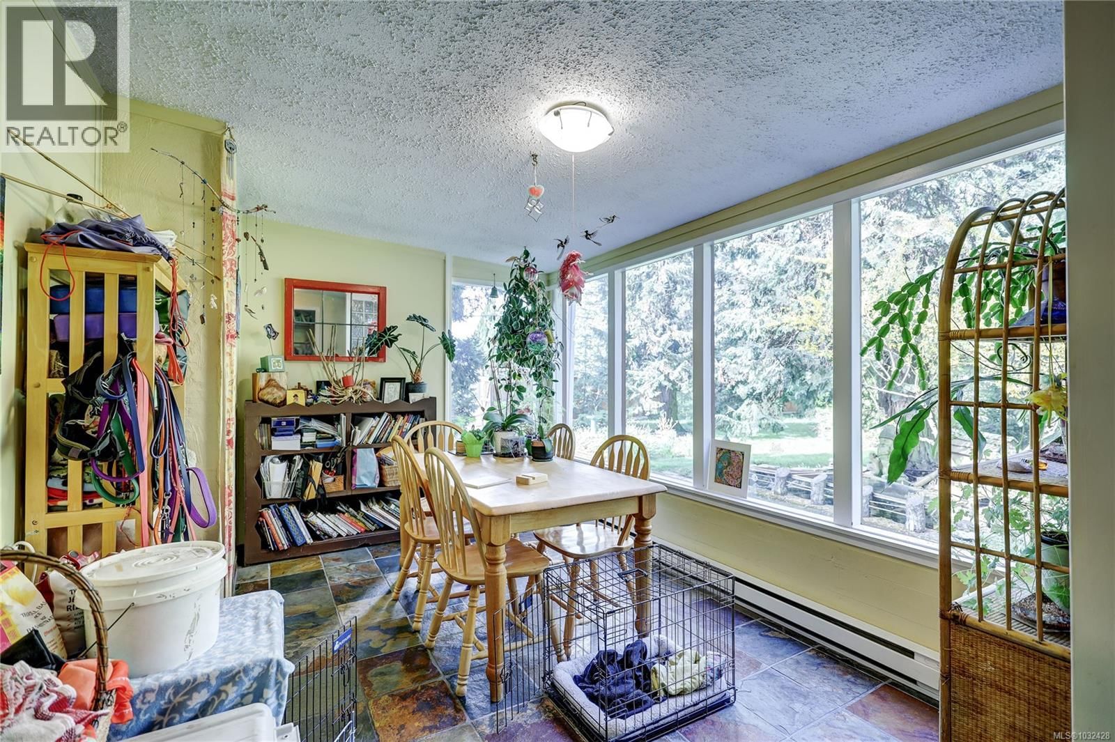 525 PIONEER CRESCENT Image 6