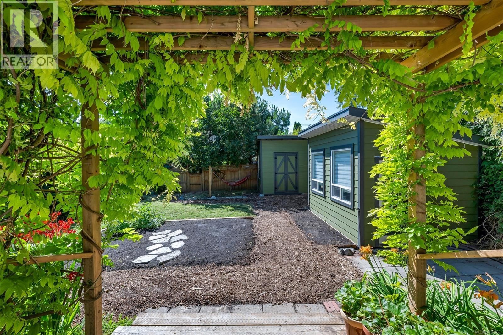 2624 FORBES STREET Image 44