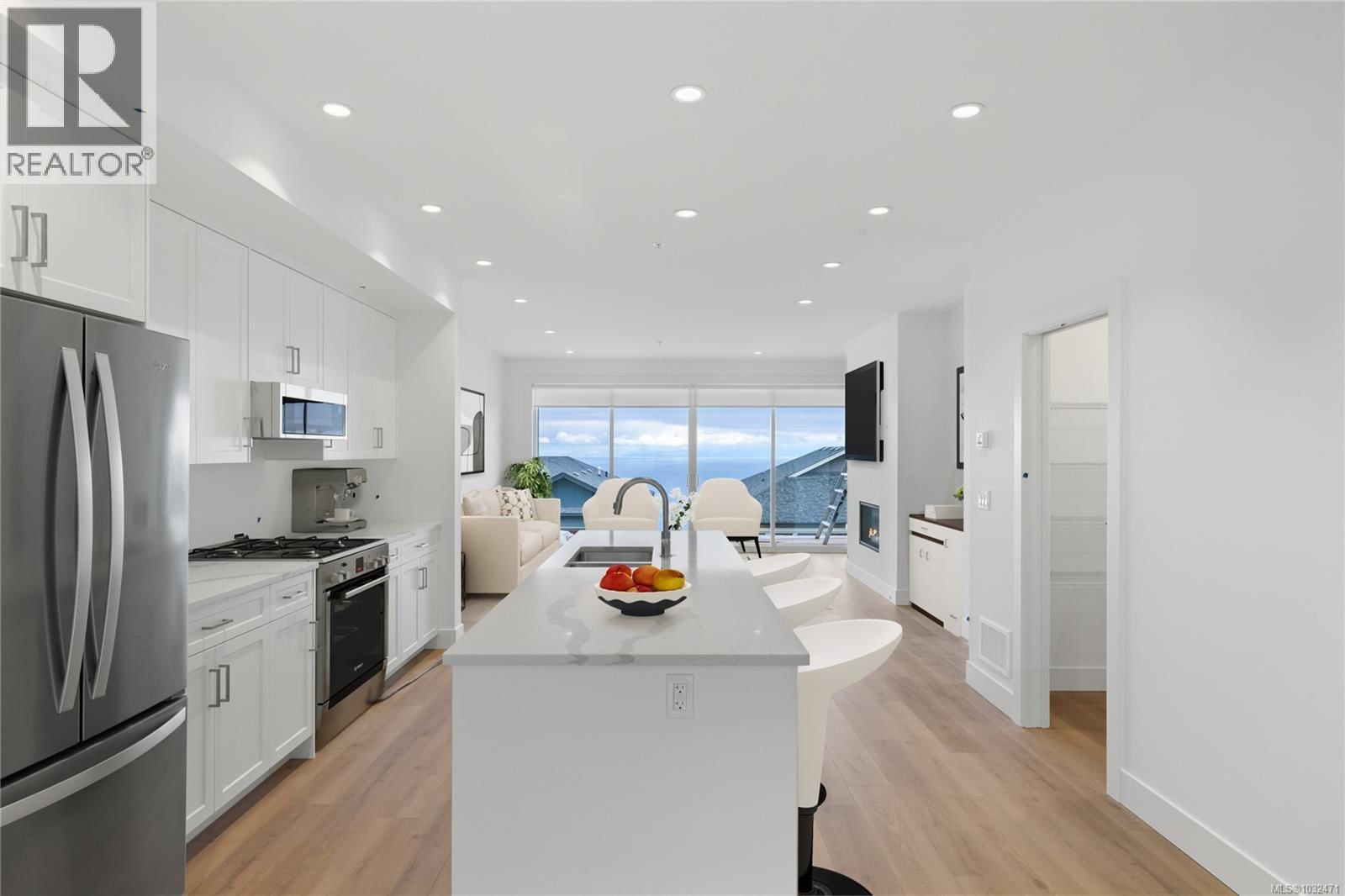 107 151 Royal Pacific Way property photo