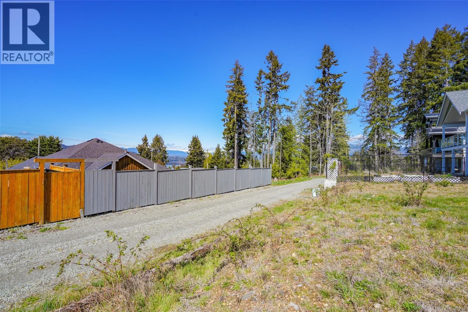 2282 14TH AVENUE Image 15