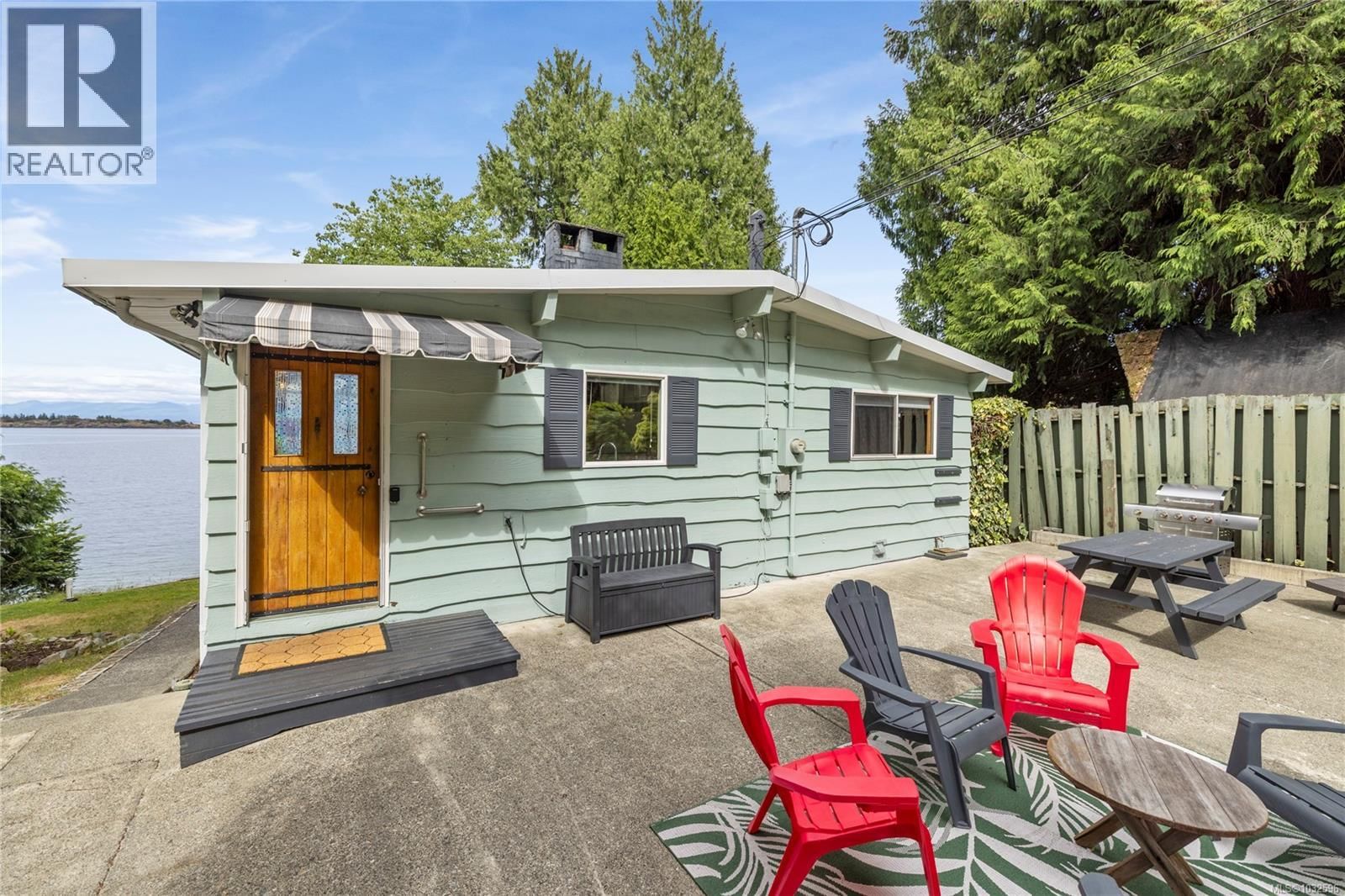 3083 Dolphin Drive property photo
