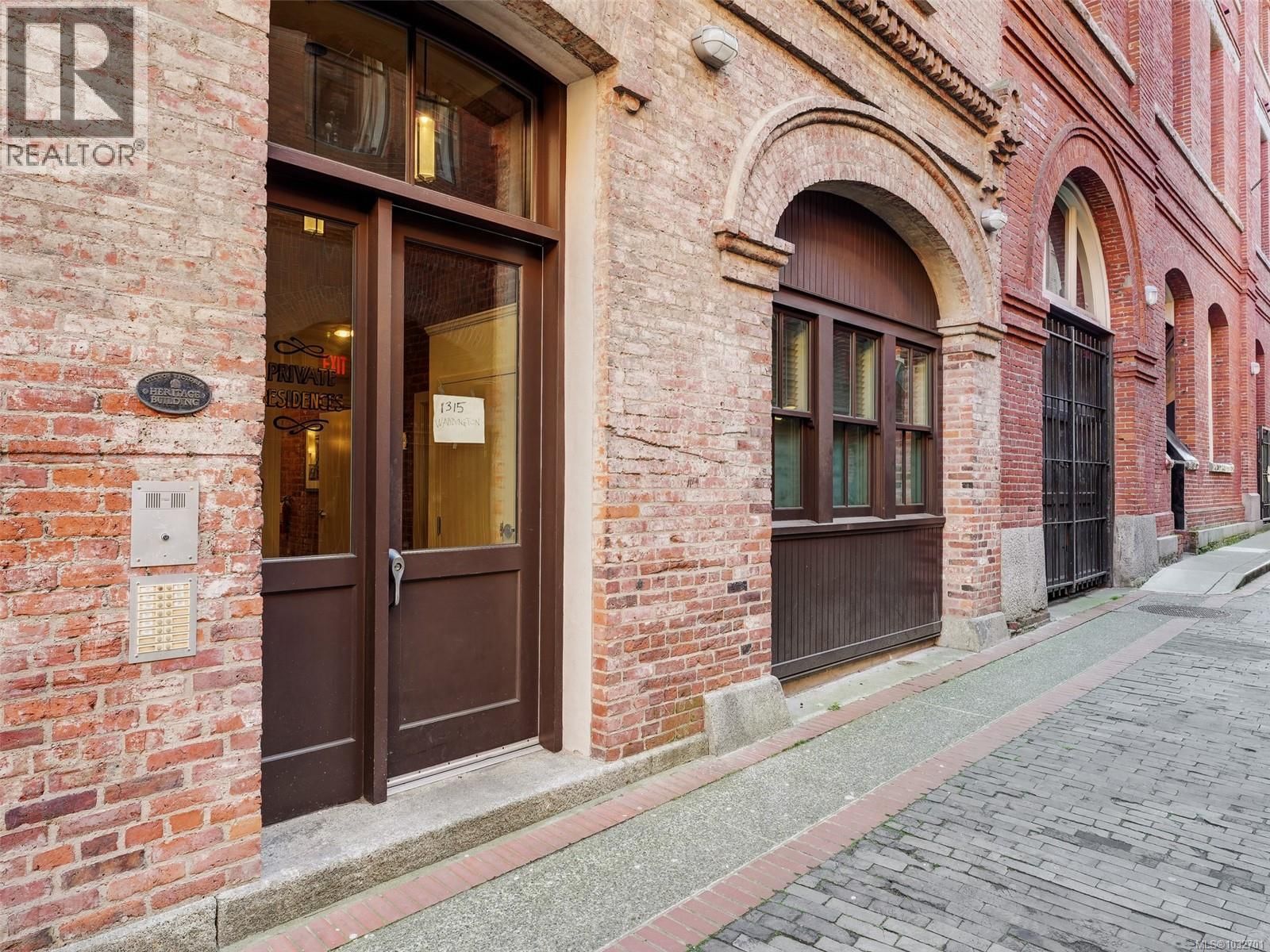 1315 Waddington Alley, Victoria, British Columbia V8W 0B2