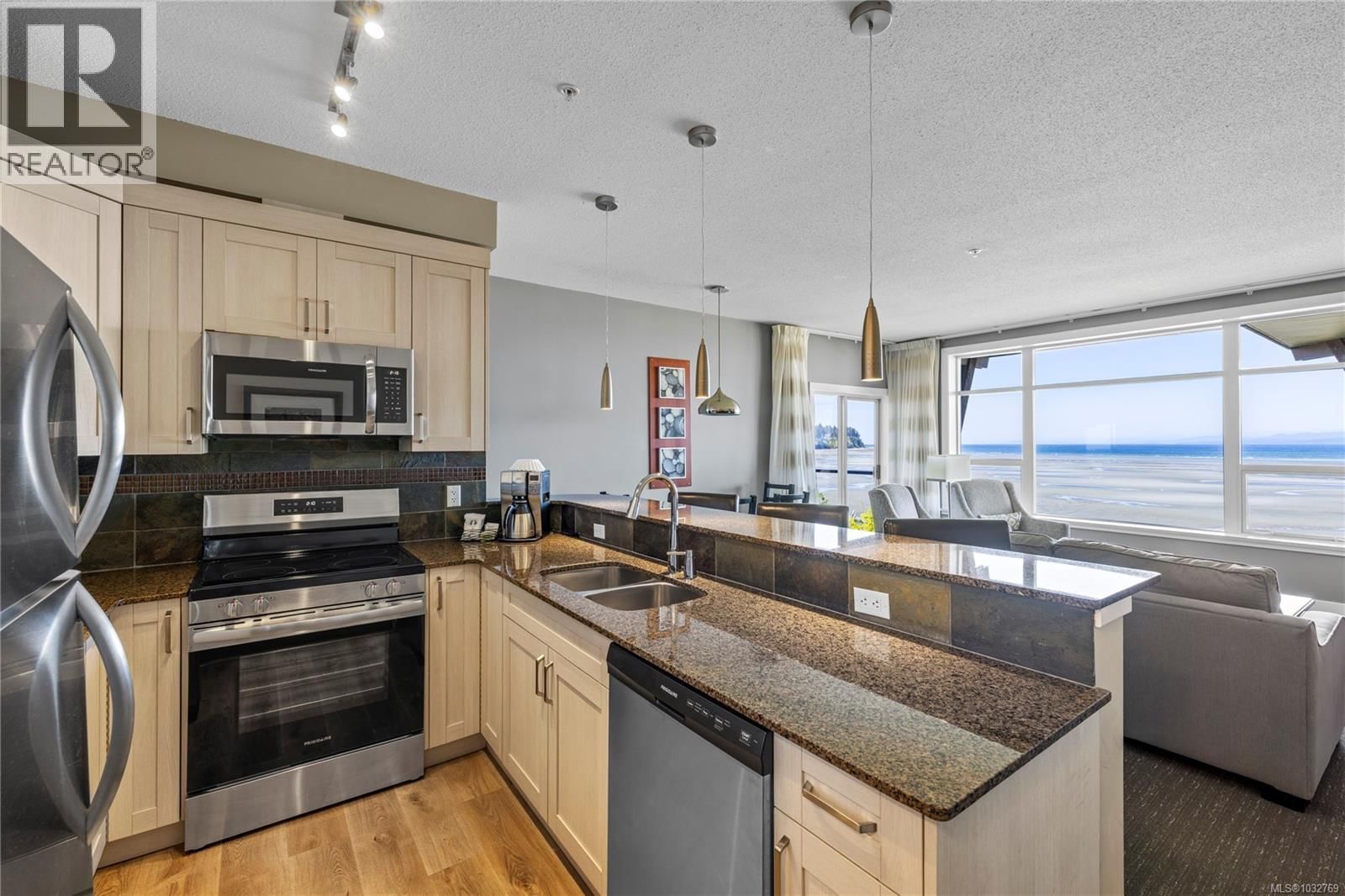 329/330C 181 Beachside Drive property photo