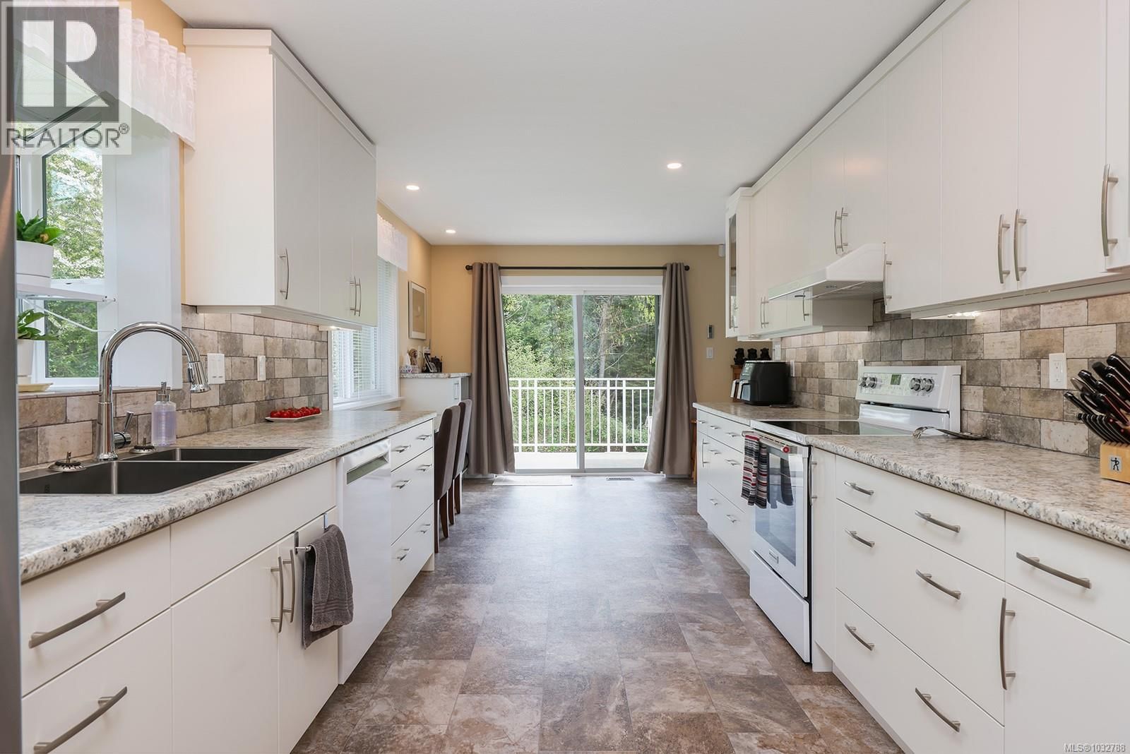 4240 BRIARDALE ROAD Image 11