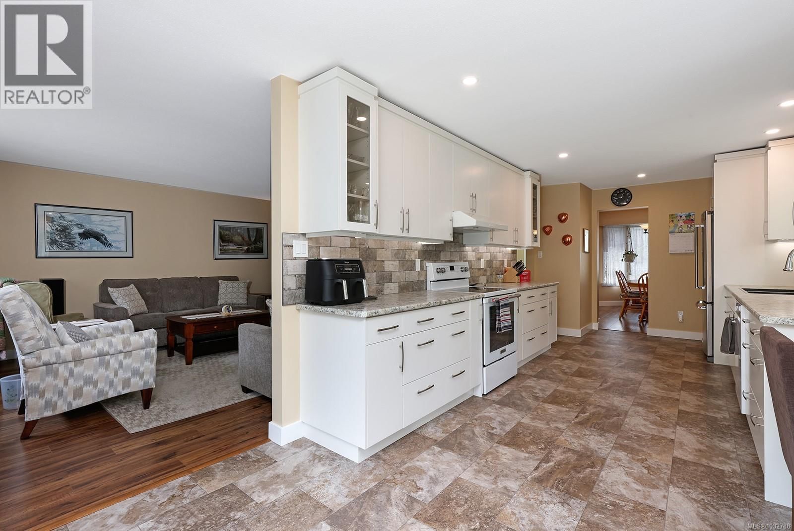 4240 BRIARDALE ROAD Image 9