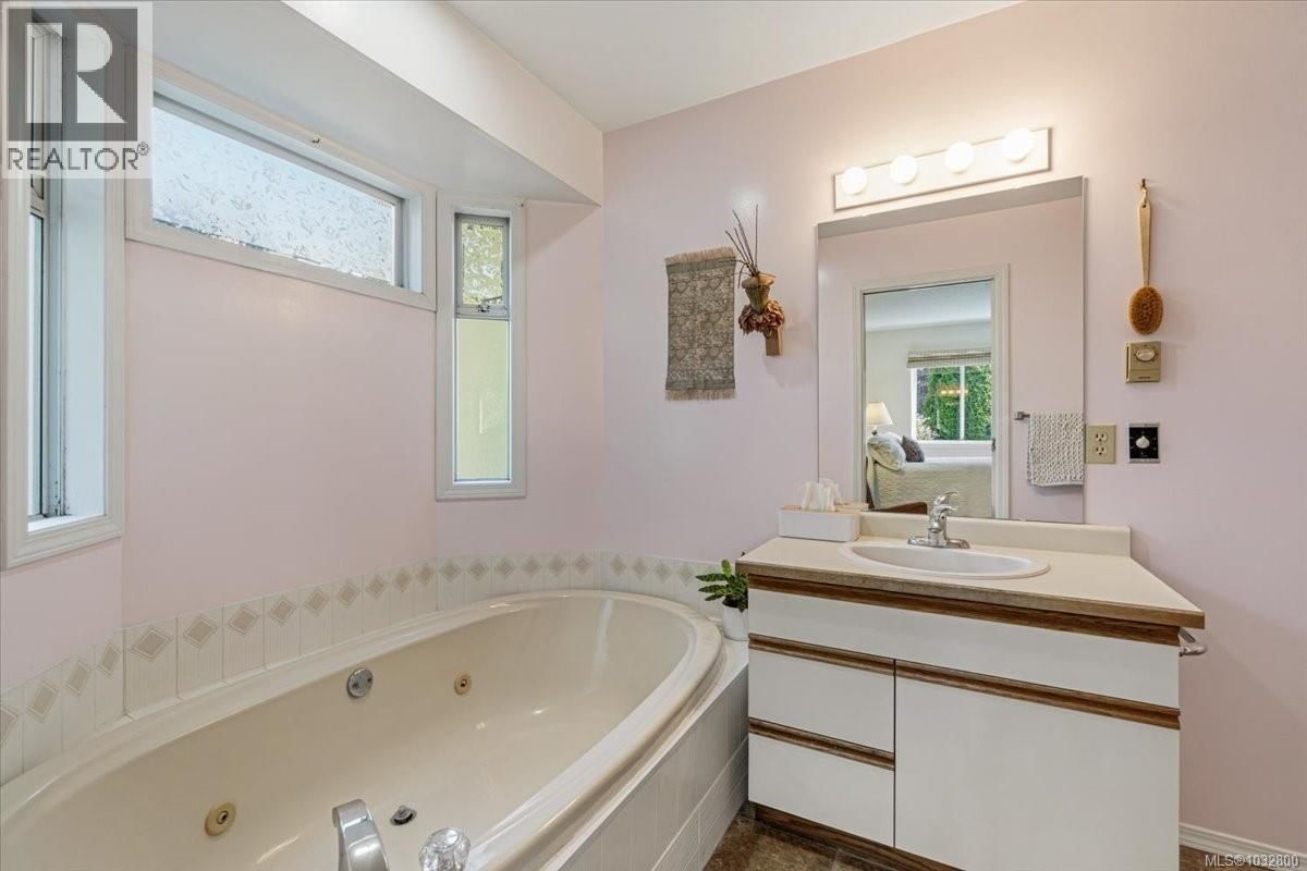 1095 PEPPER PLACE Image 11