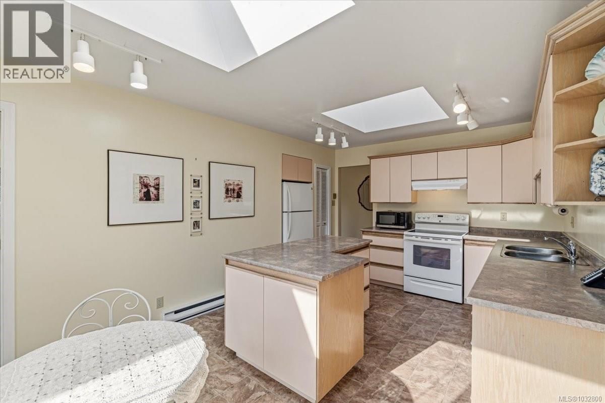 1095 PEPPER PLACE Image 16