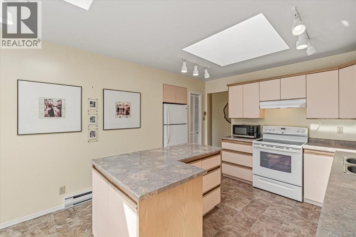 1095 PEPPER PLACE Image 17