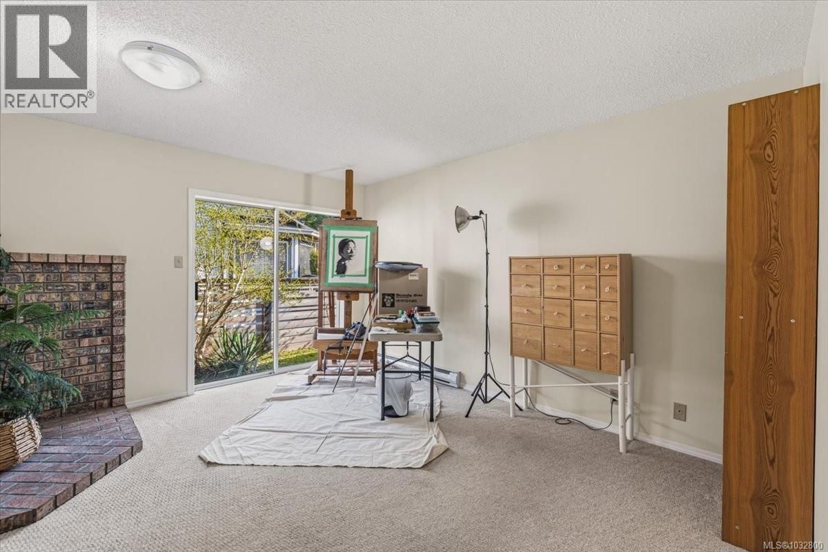 1095 PEPPER PLACE Image 25