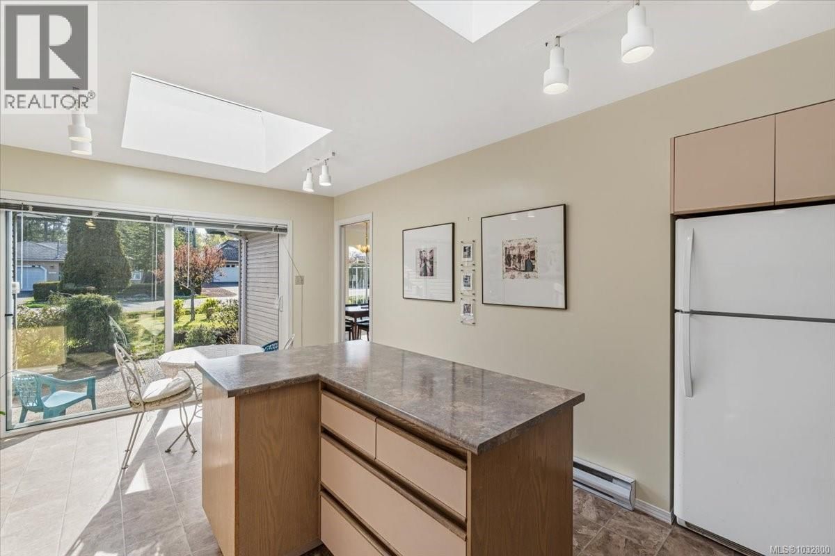 1095 PEPPER PLACE Image 3