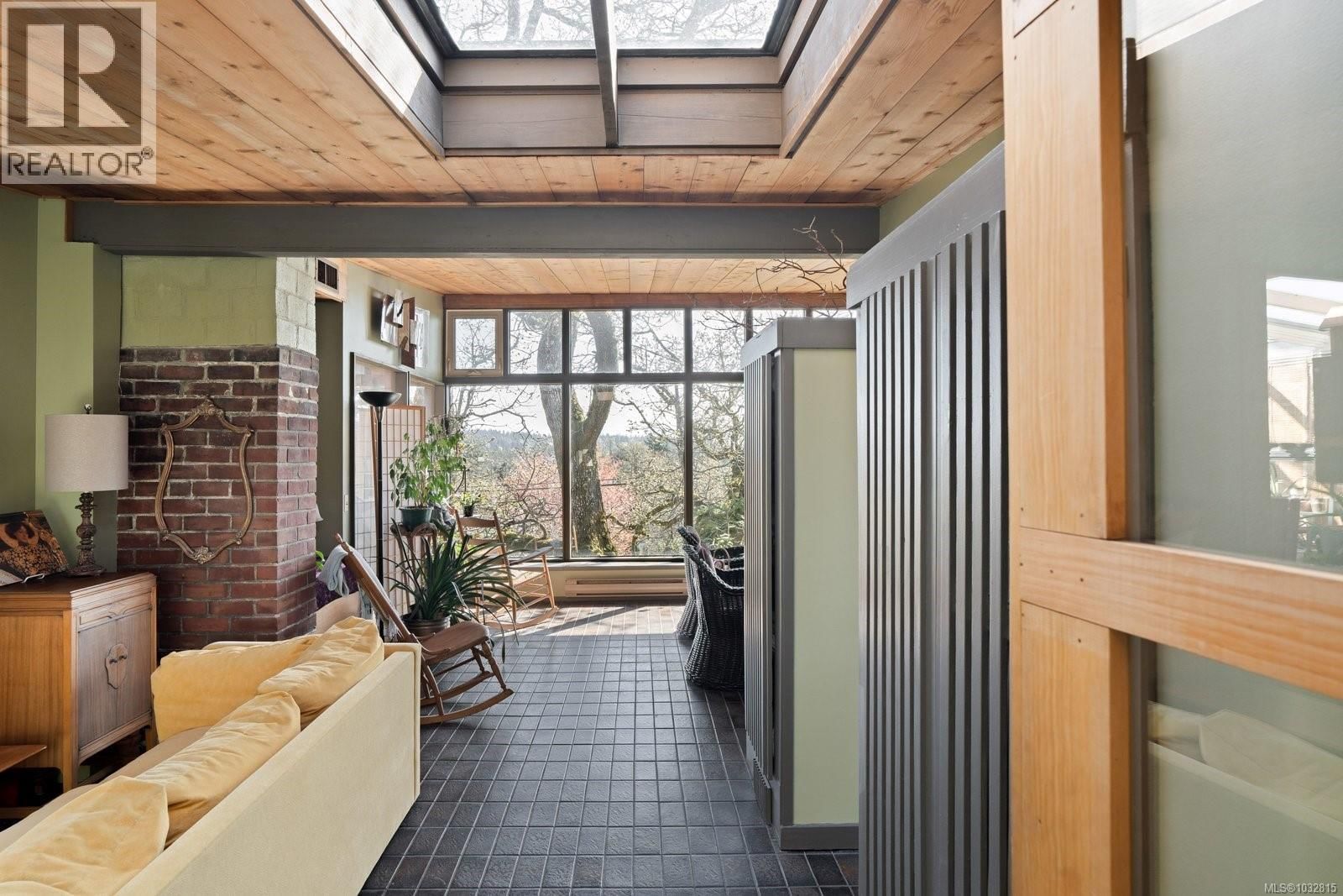1168 Burnside Road property photo
