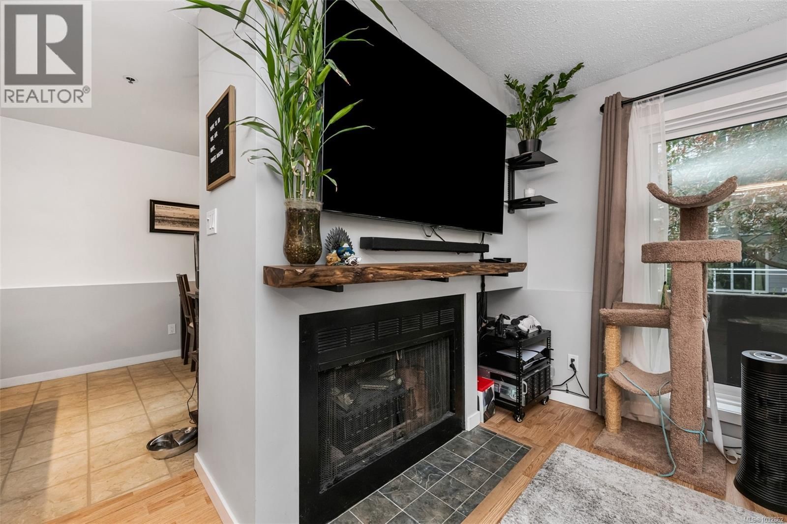 8 949 Cloverdale Avenue property photo