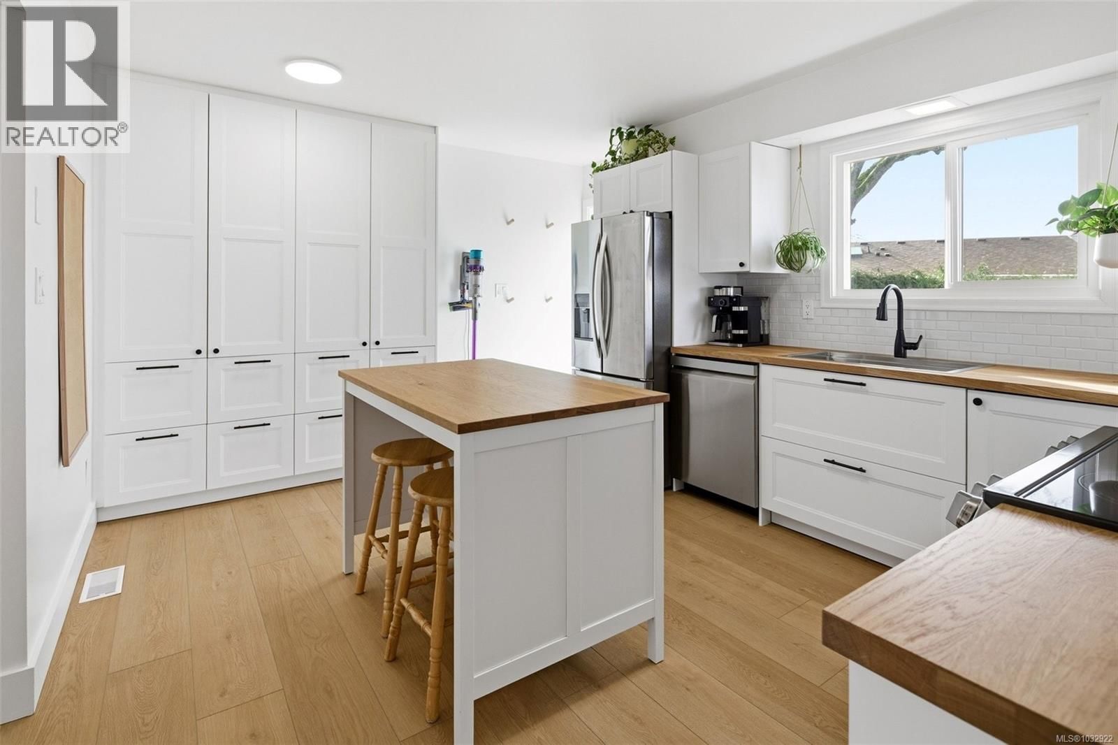 4285 CAEN ROAD Image 10