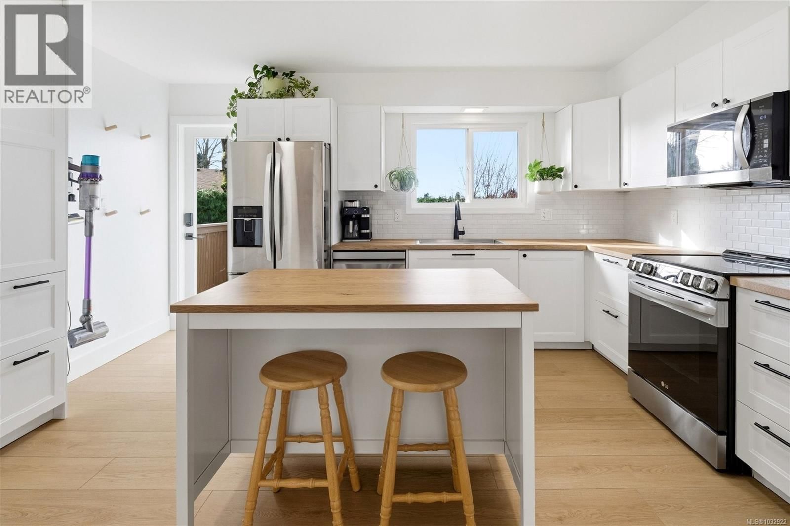 4285 CAEN ROAD Image 11