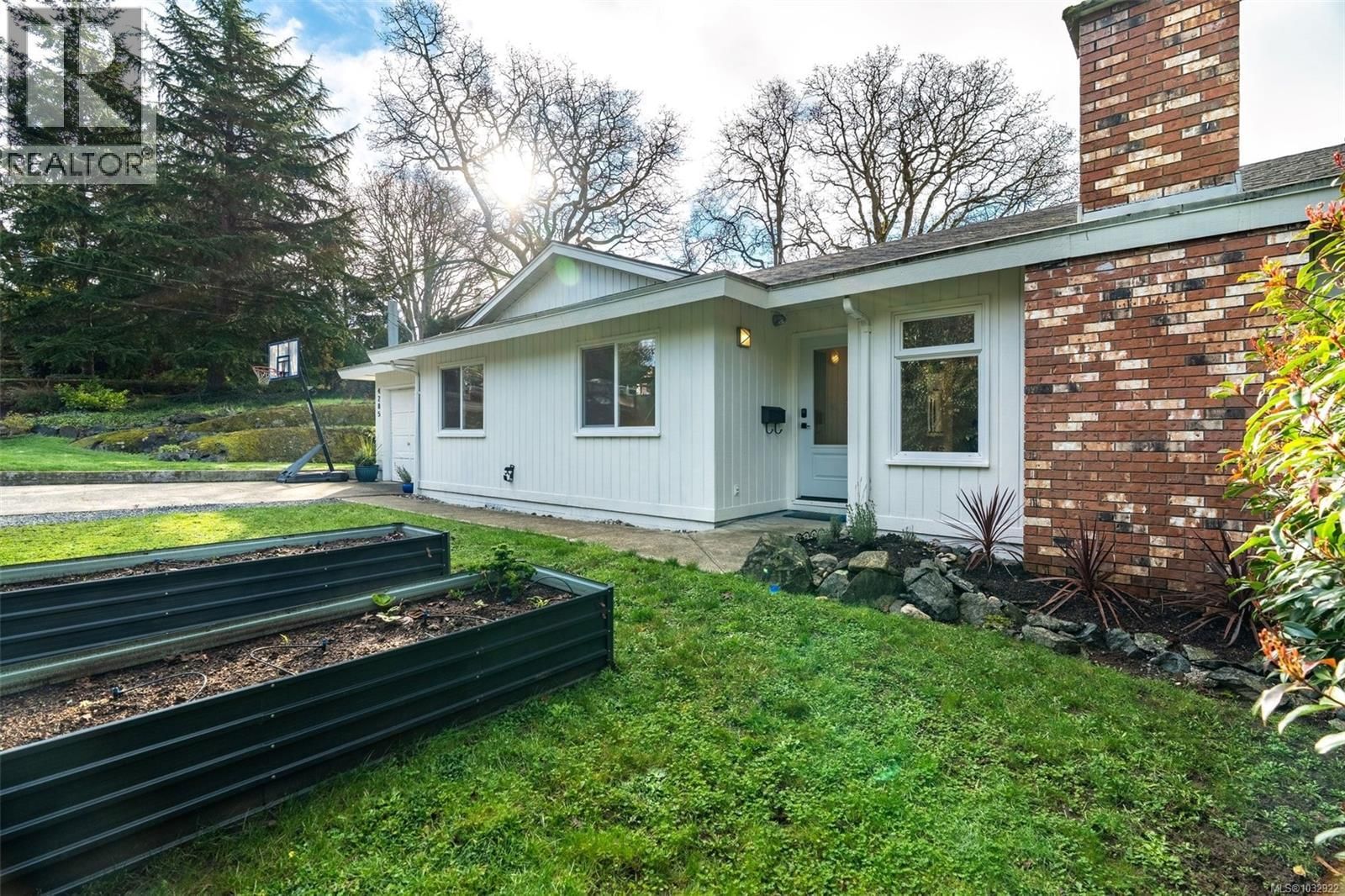 4285 CAEN ROAD Image 22