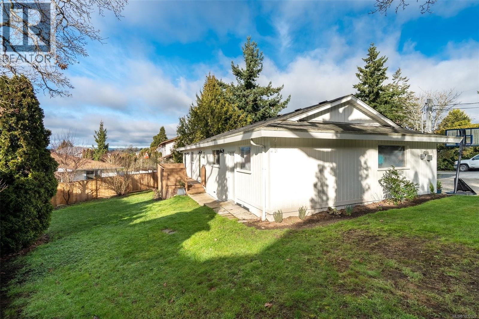 4285 CAEN ROAD Image 24