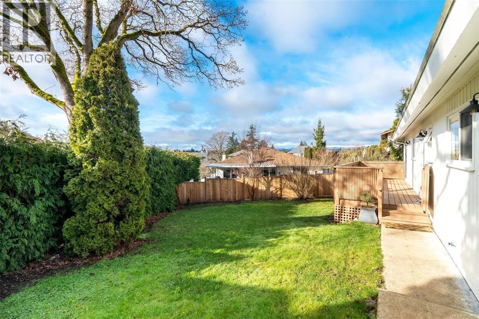 4285 CAEN ROAD Image 26