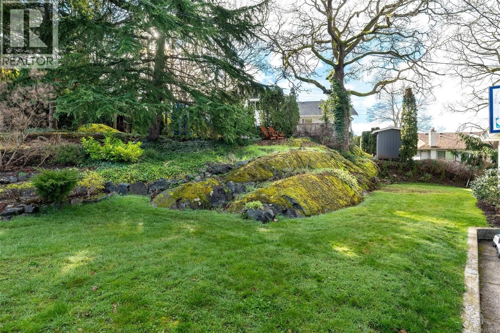 4285 CAEN ROAD Image 30