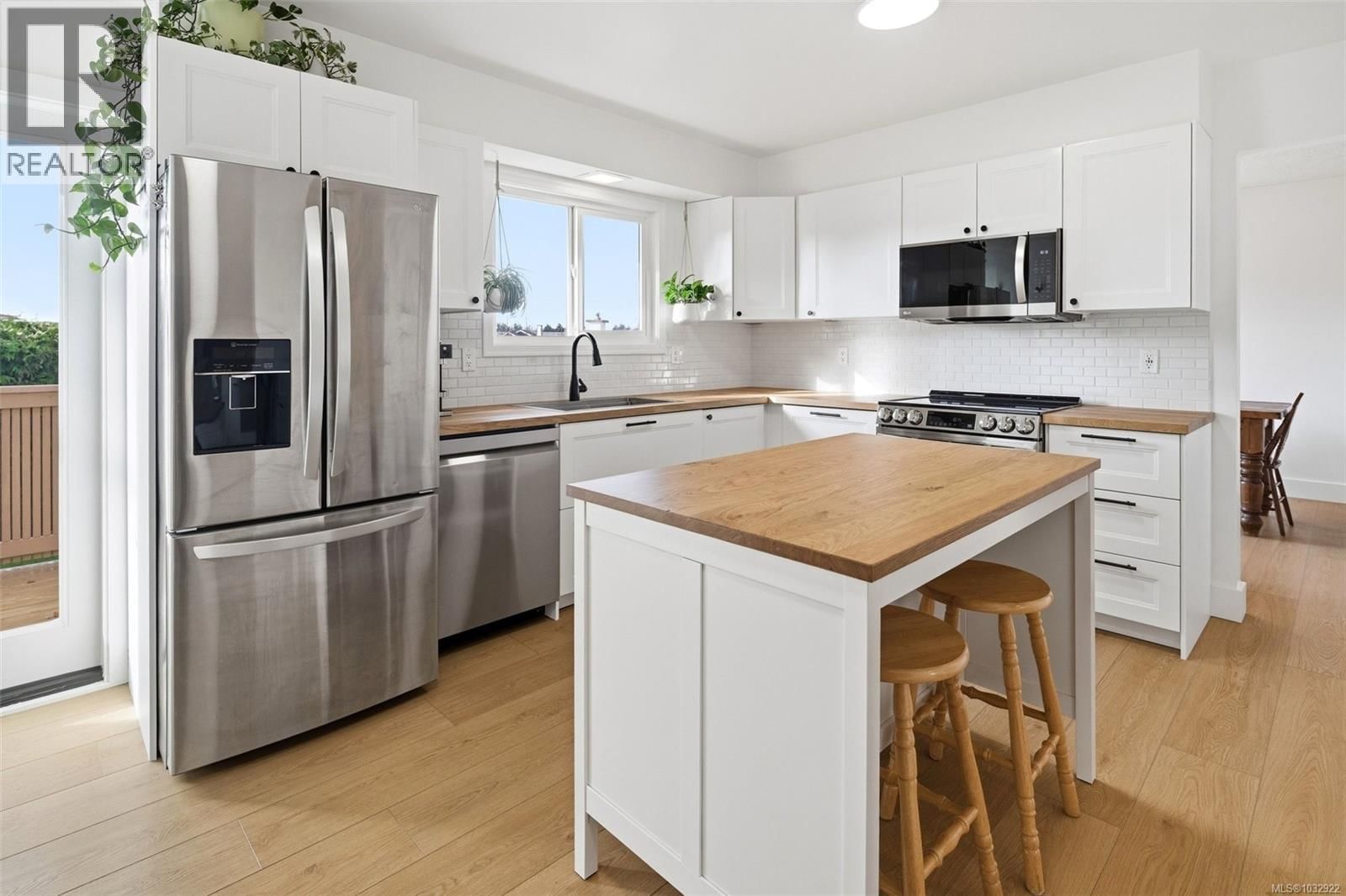 4285 CAEN ROAD Image 9