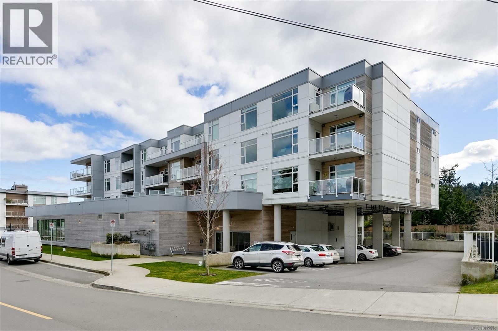 301 5120 Cordova Bay Road property photo