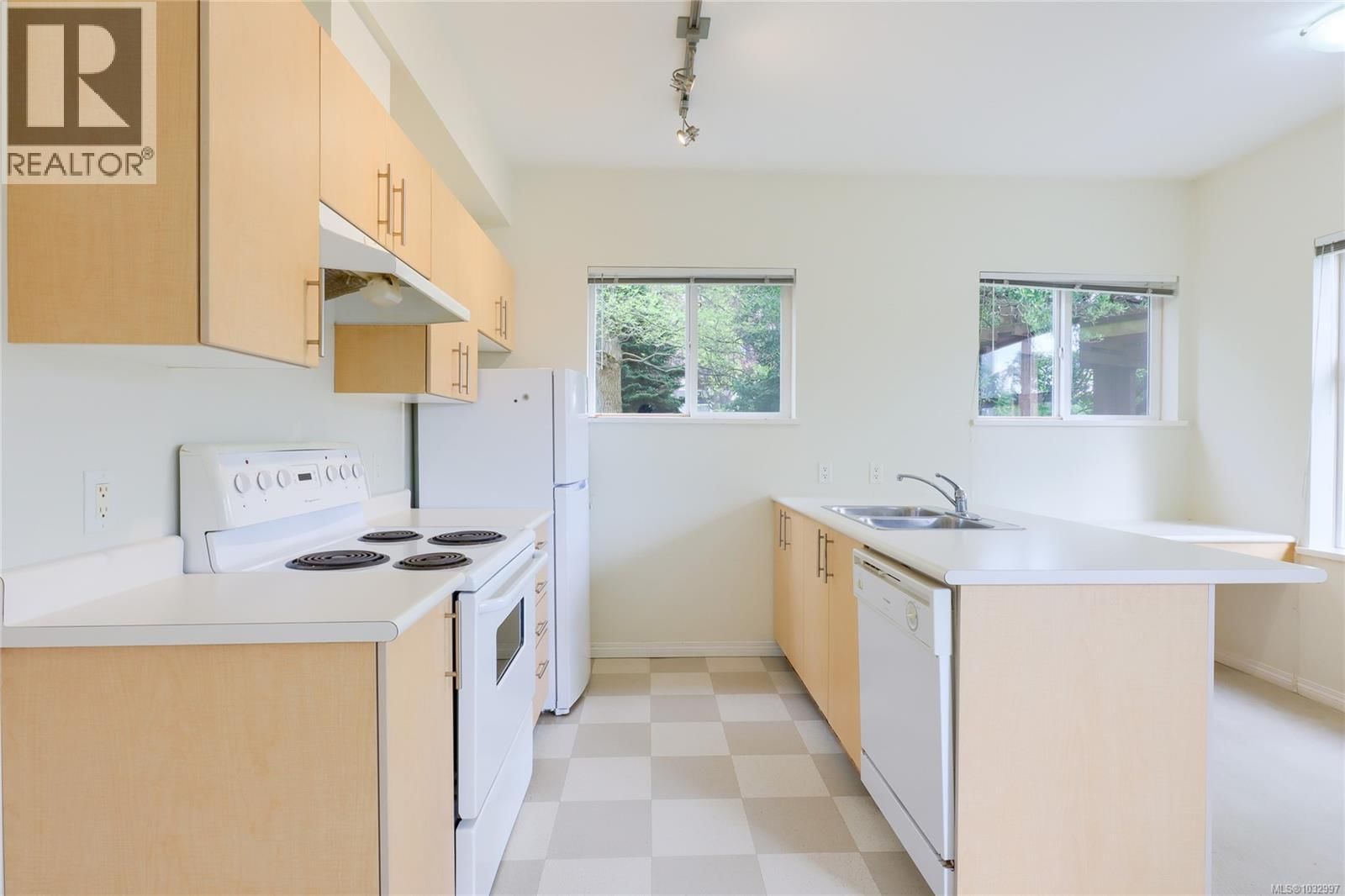 207 1550 Church Avenue property photo