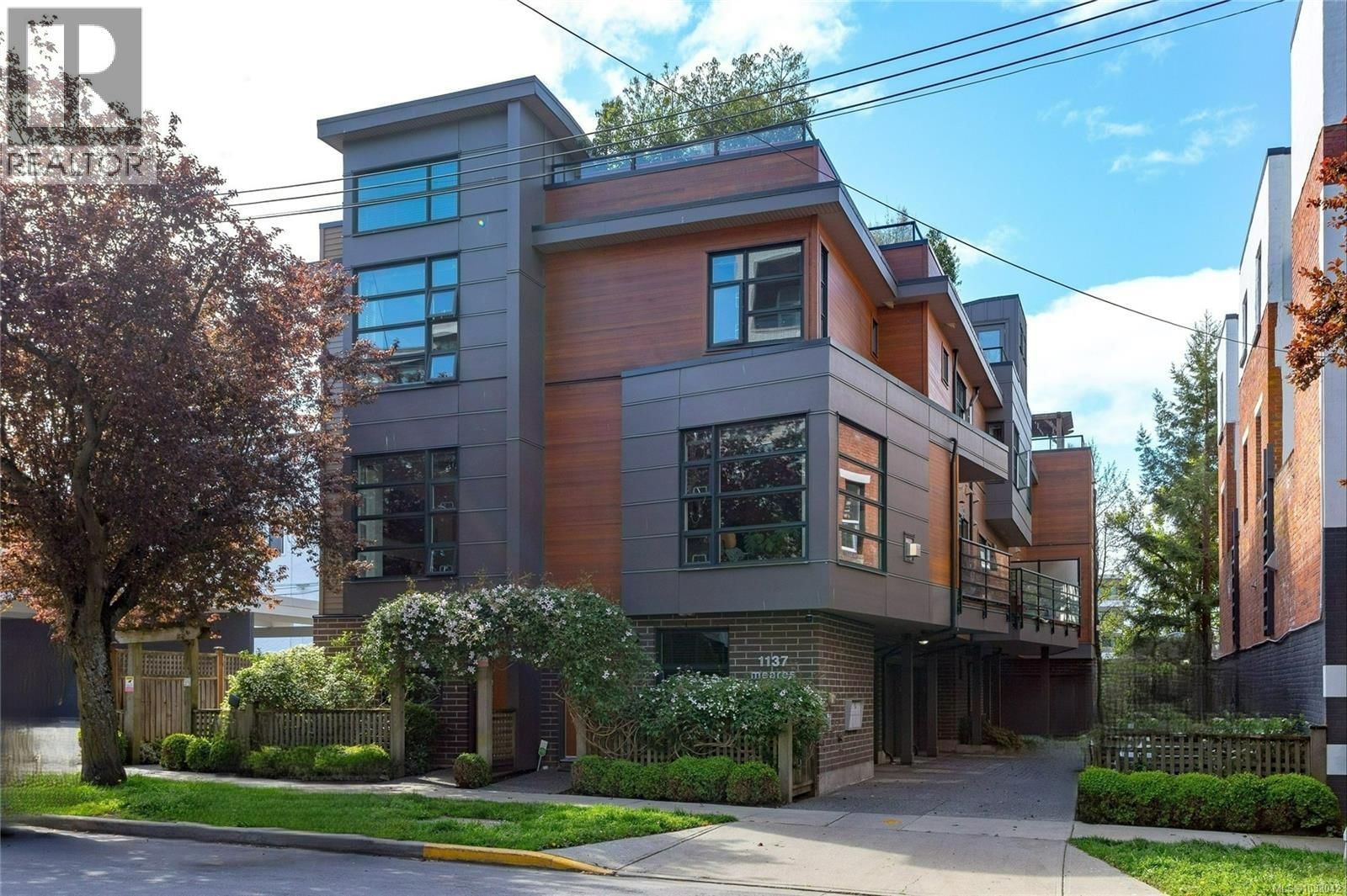 1137 Meares Street, Victoria, British Columbia V8V 3J9