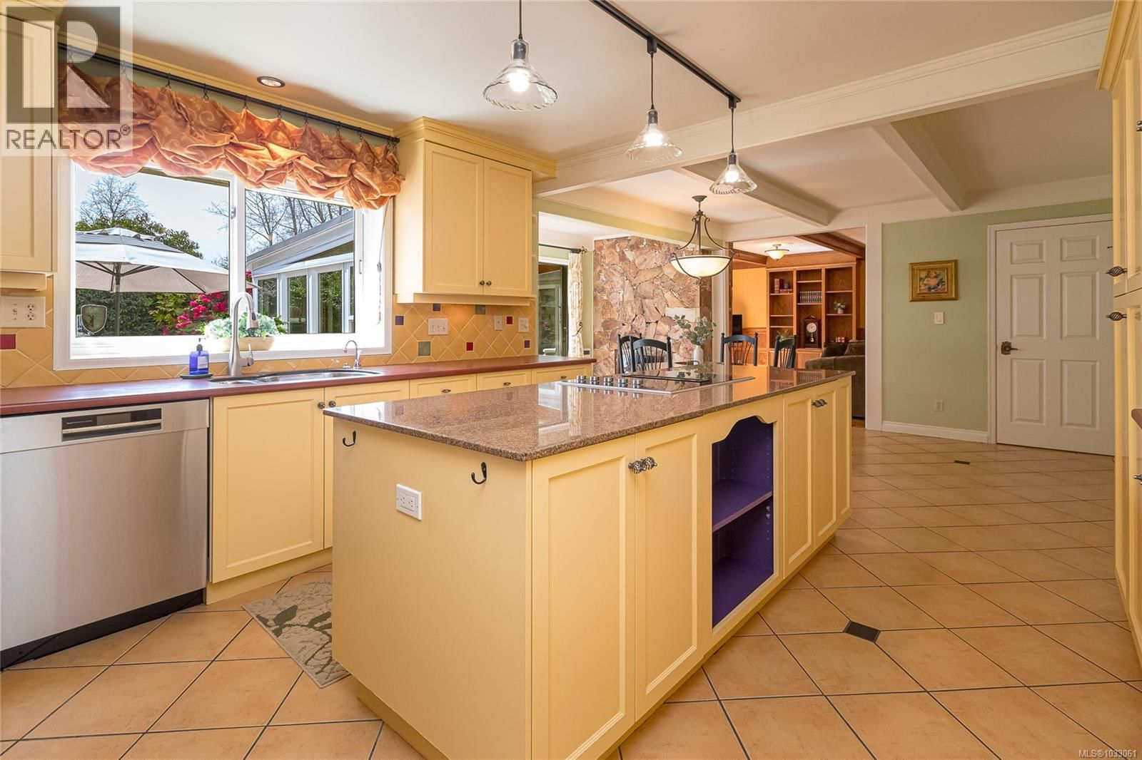 2557 ANNABERN CRESCENT Image 12