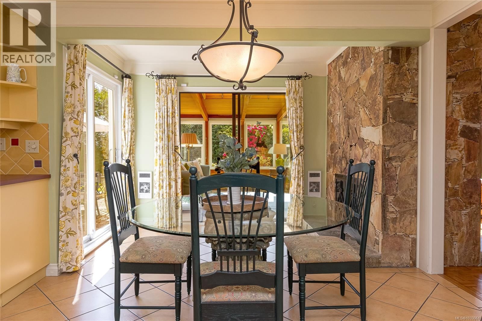 2557 ANNABERN CRESCENT Image 15