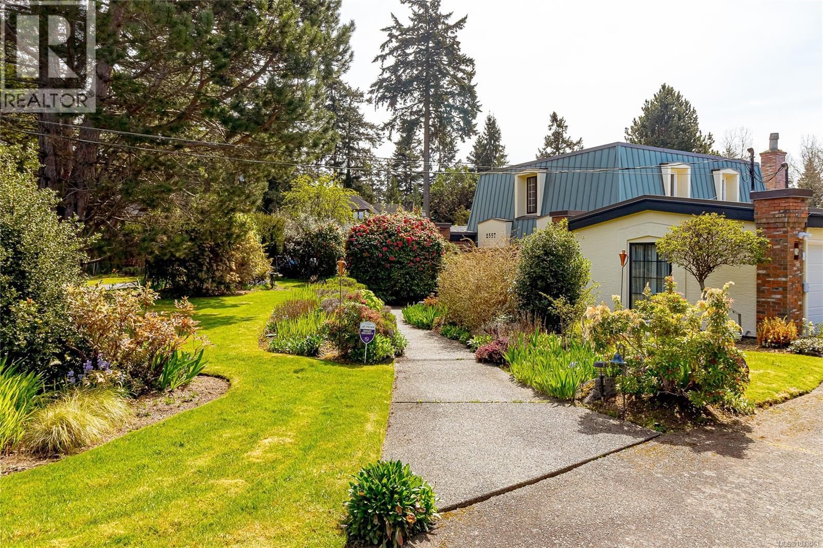 2557 ANNABERN CRESCENT Image 2