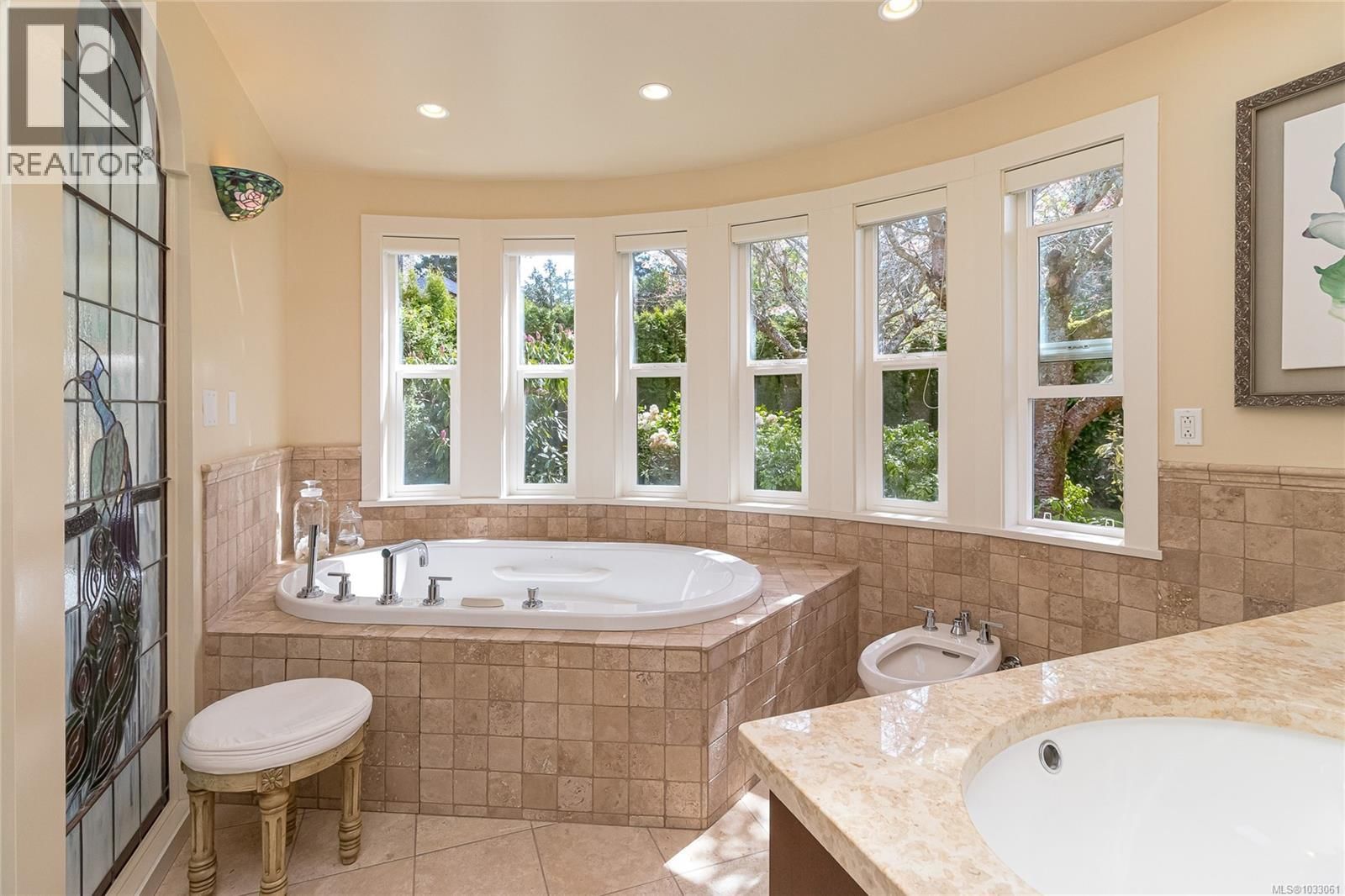 2557 ANNABERN CRESCENT Image 27