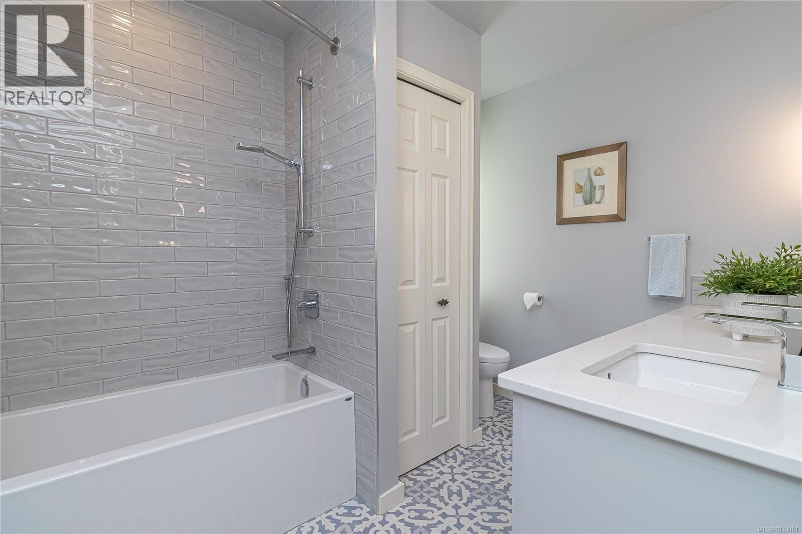 2557 ANNABERN CRESCENT Image 31