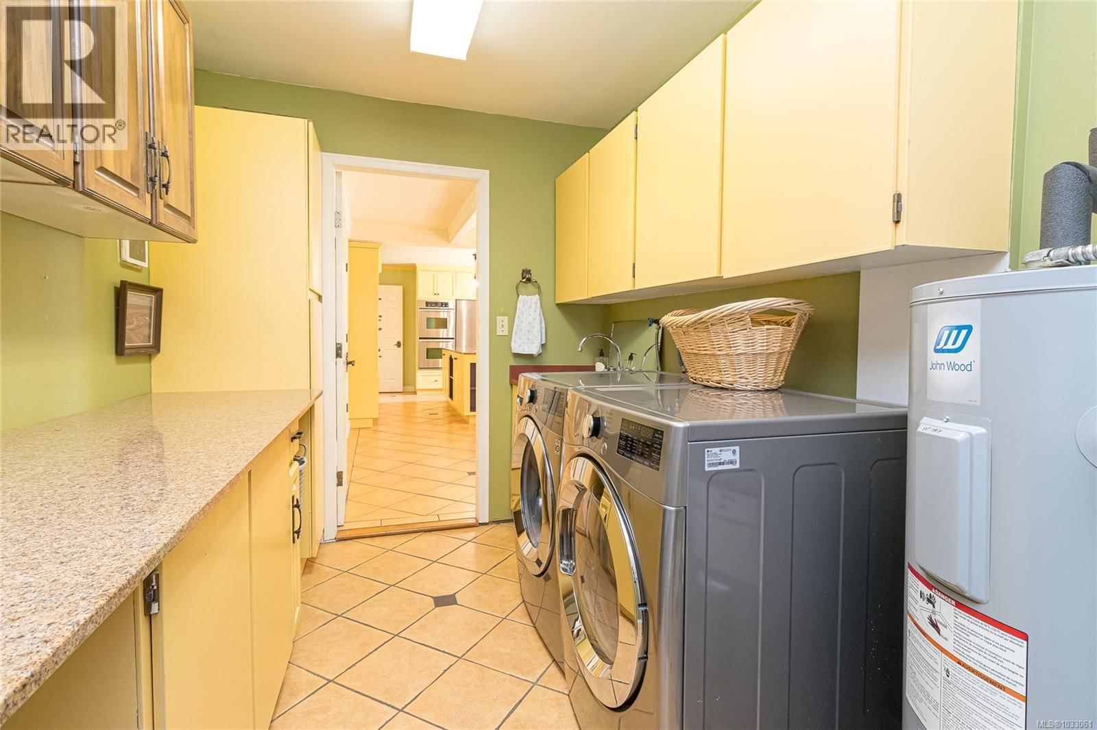 2557 ANNABERN CRESCENT Image 37