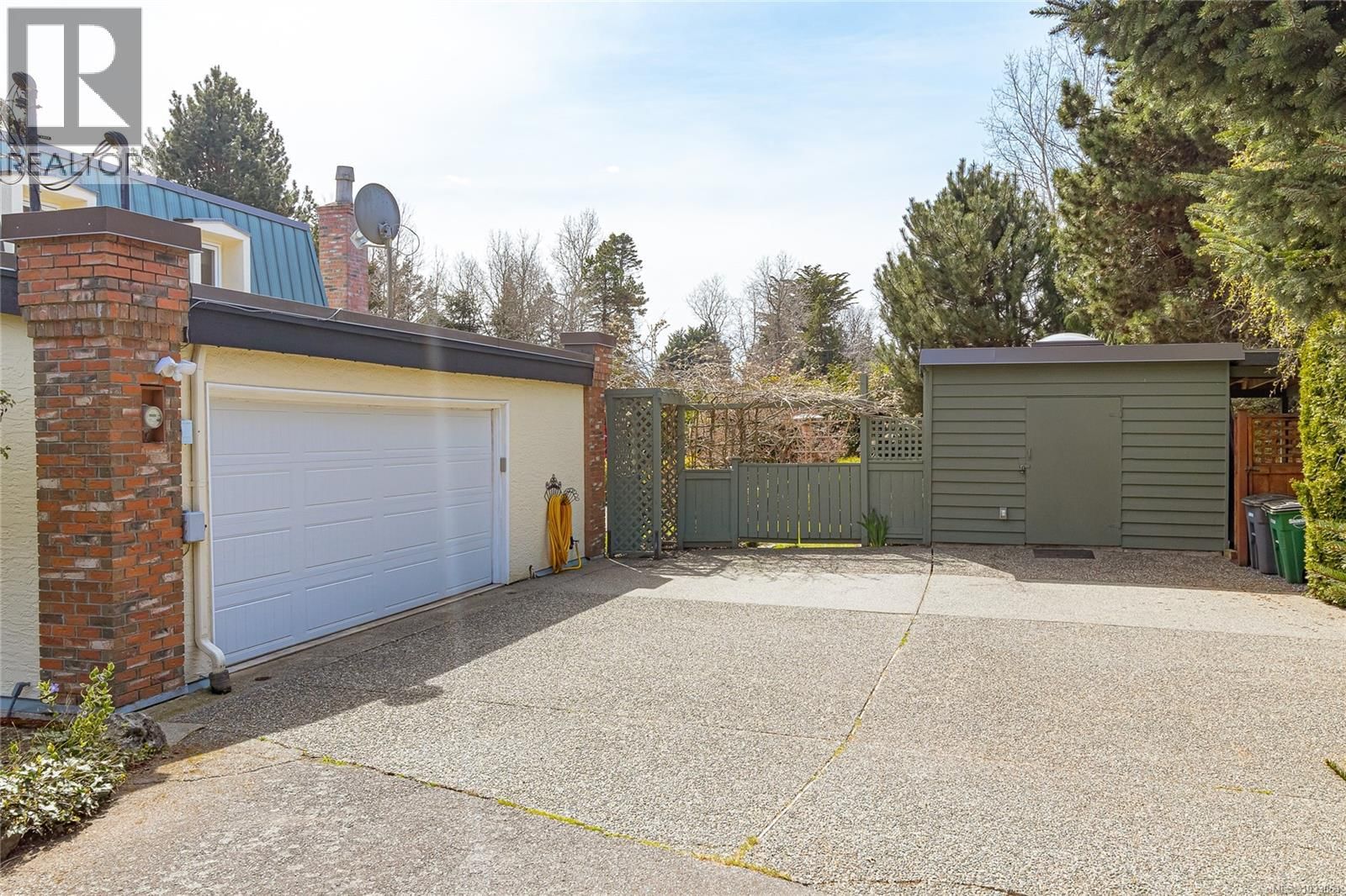 2557 ANNABERN CRESCENT Image 43