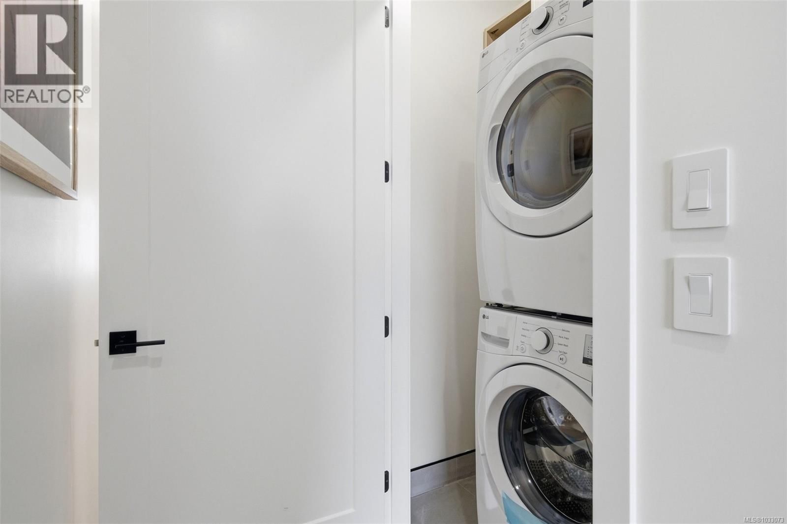 2124 KINGBIRD DRIVE Image 24