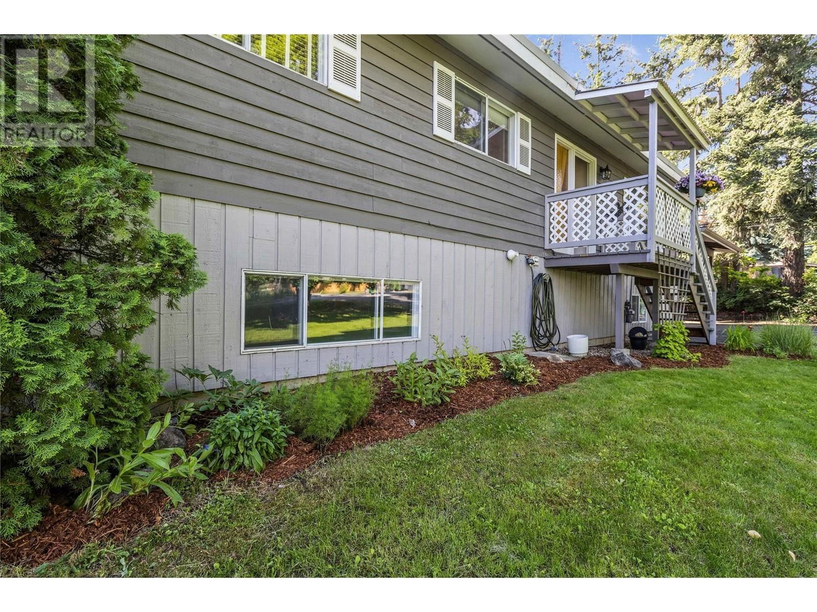 880 28TH STREET SOUTHEAST Image 18