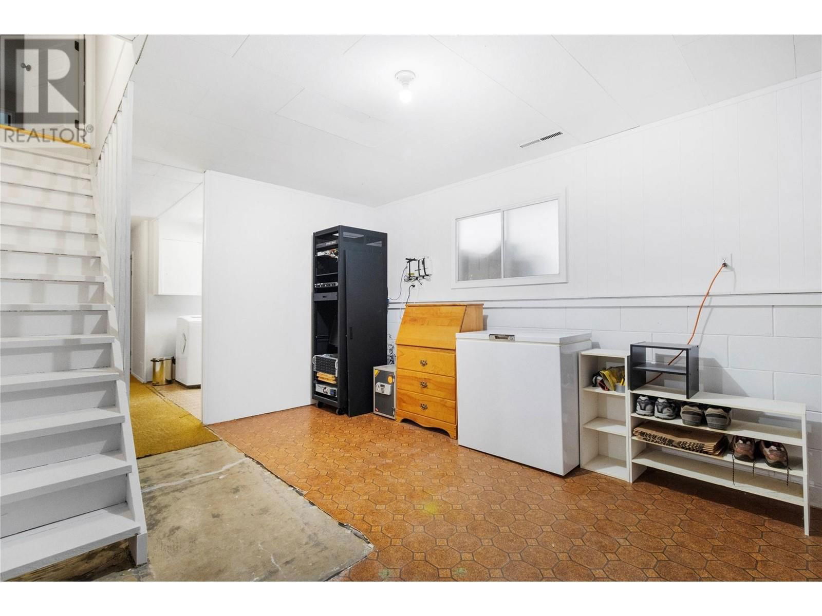 880 28TH STREET SOUTHEAST Image 38