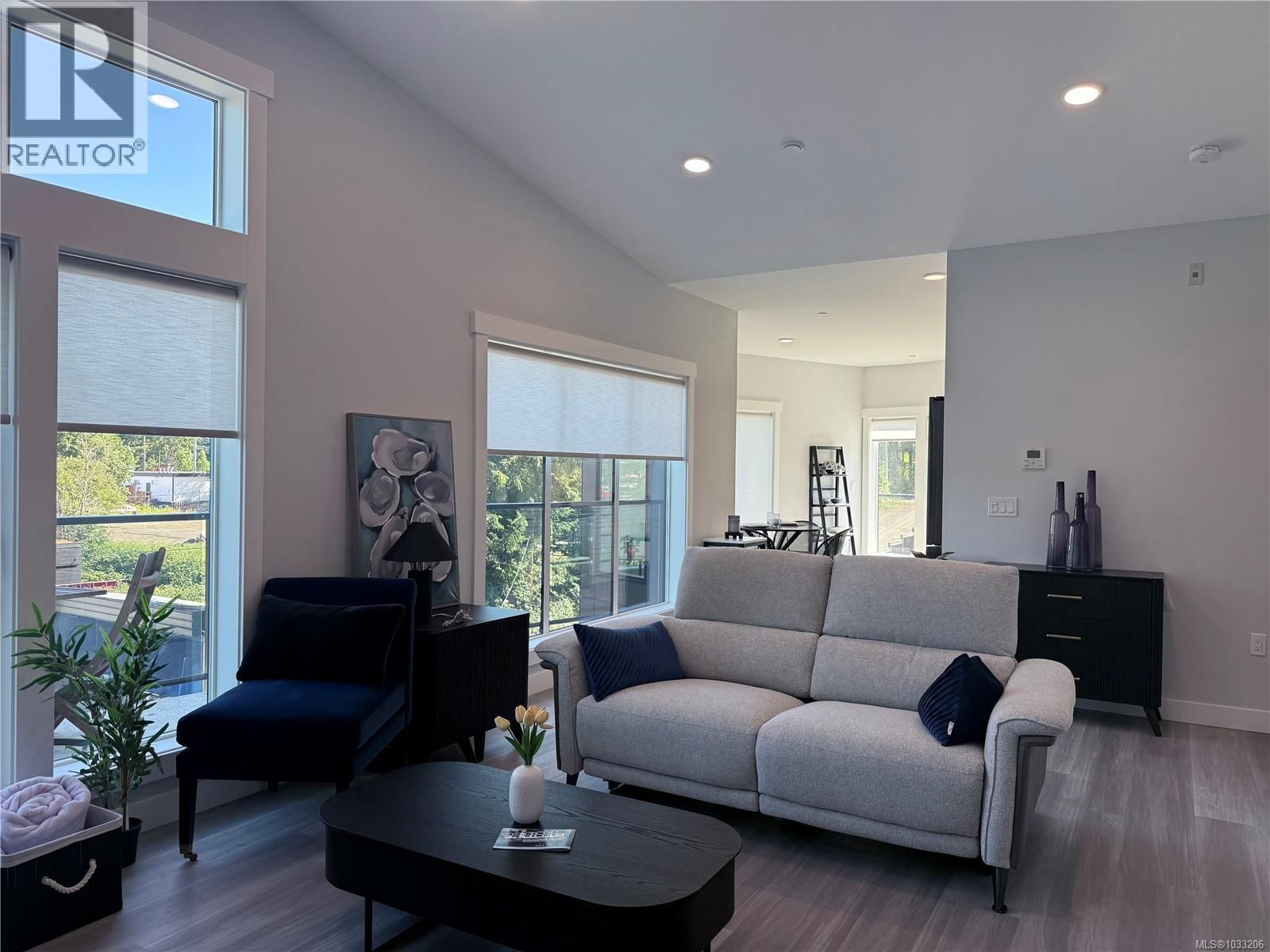 301 4474 Wellington Road property photo