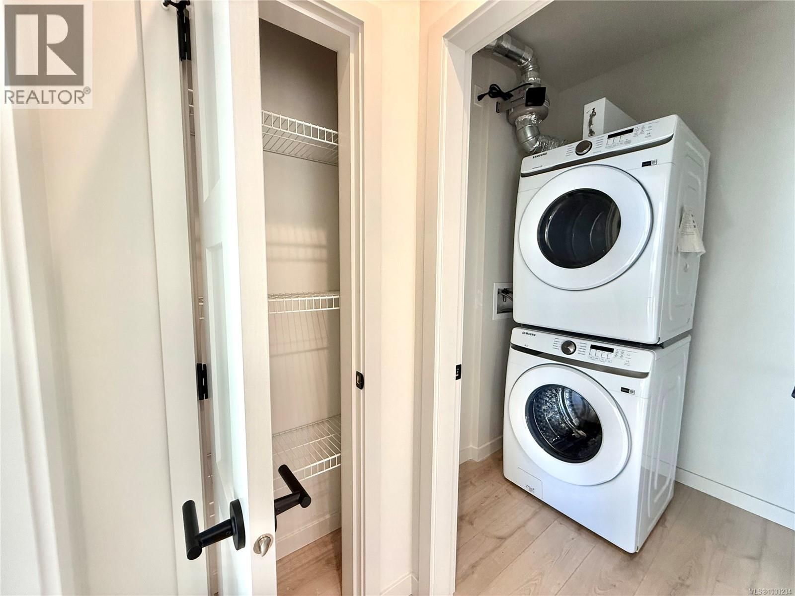 110 - 958 PHAROAH MEWS Image 37