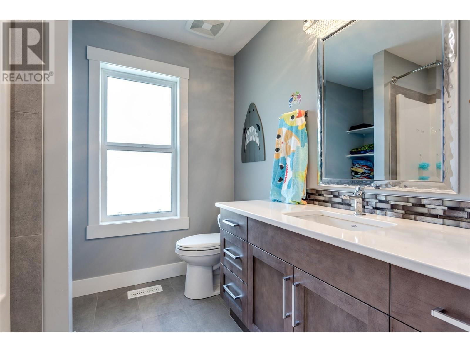 2772 CANYON CREST DRIVE Image 32