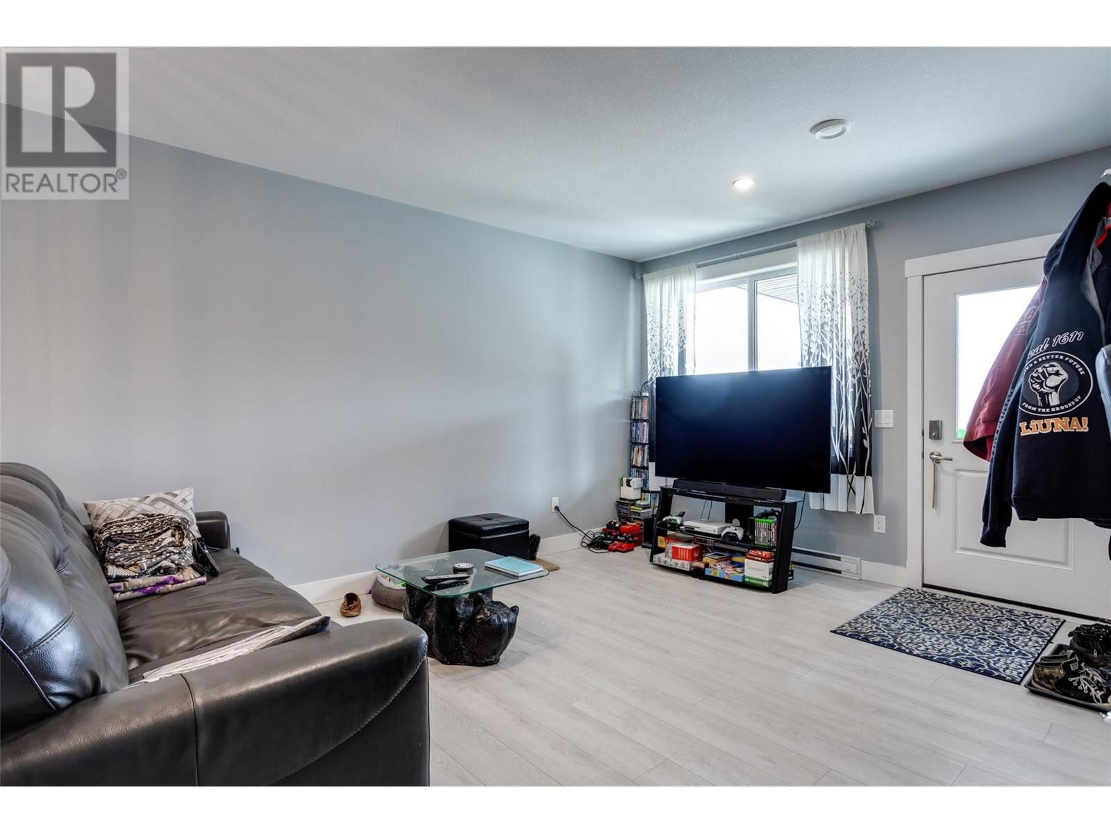 2772 CANYON CREST DRIVE Image 43