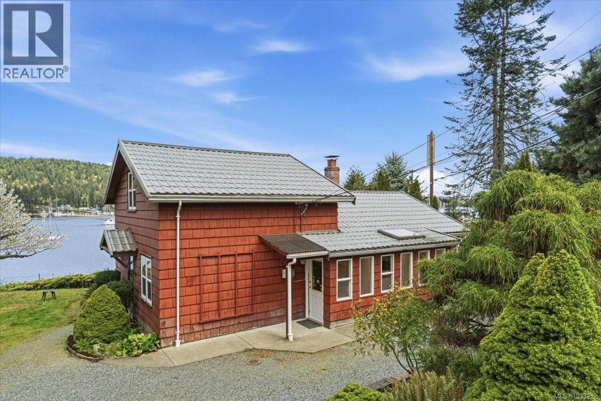 4911 Harbour View Road property photo