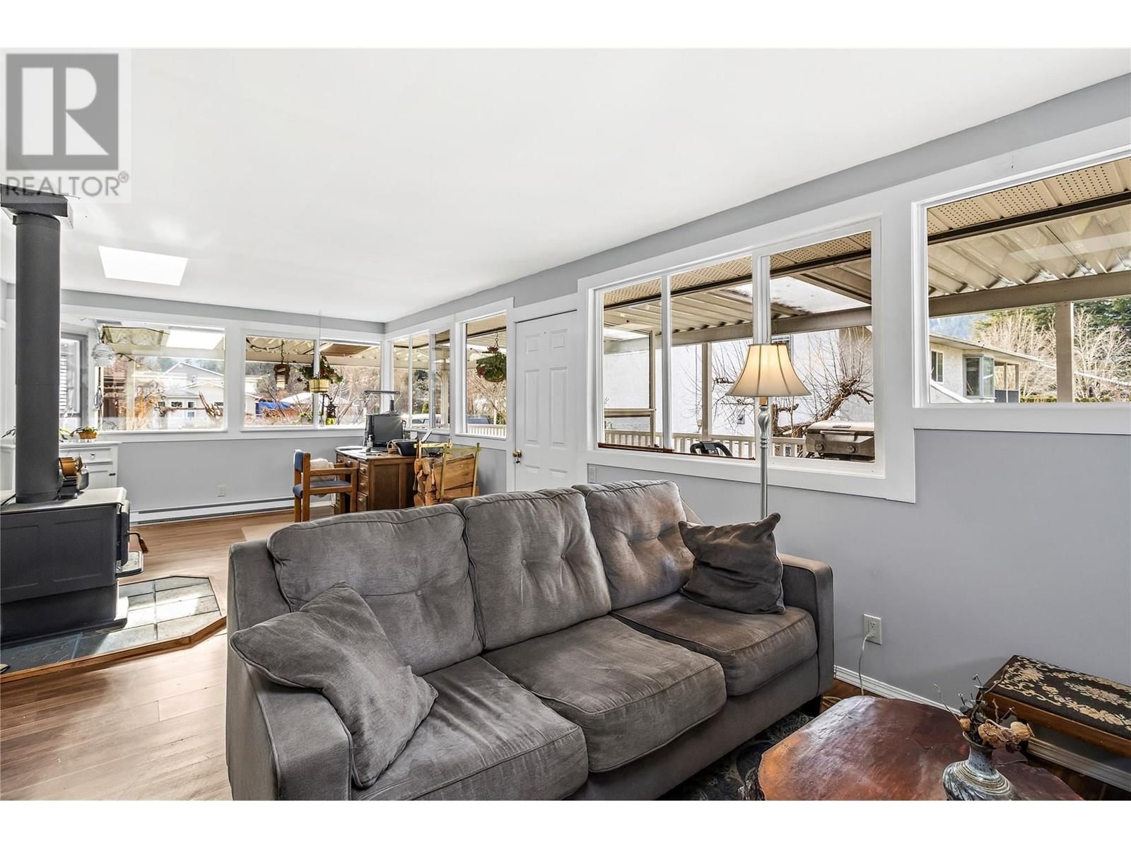 Listing Image 19