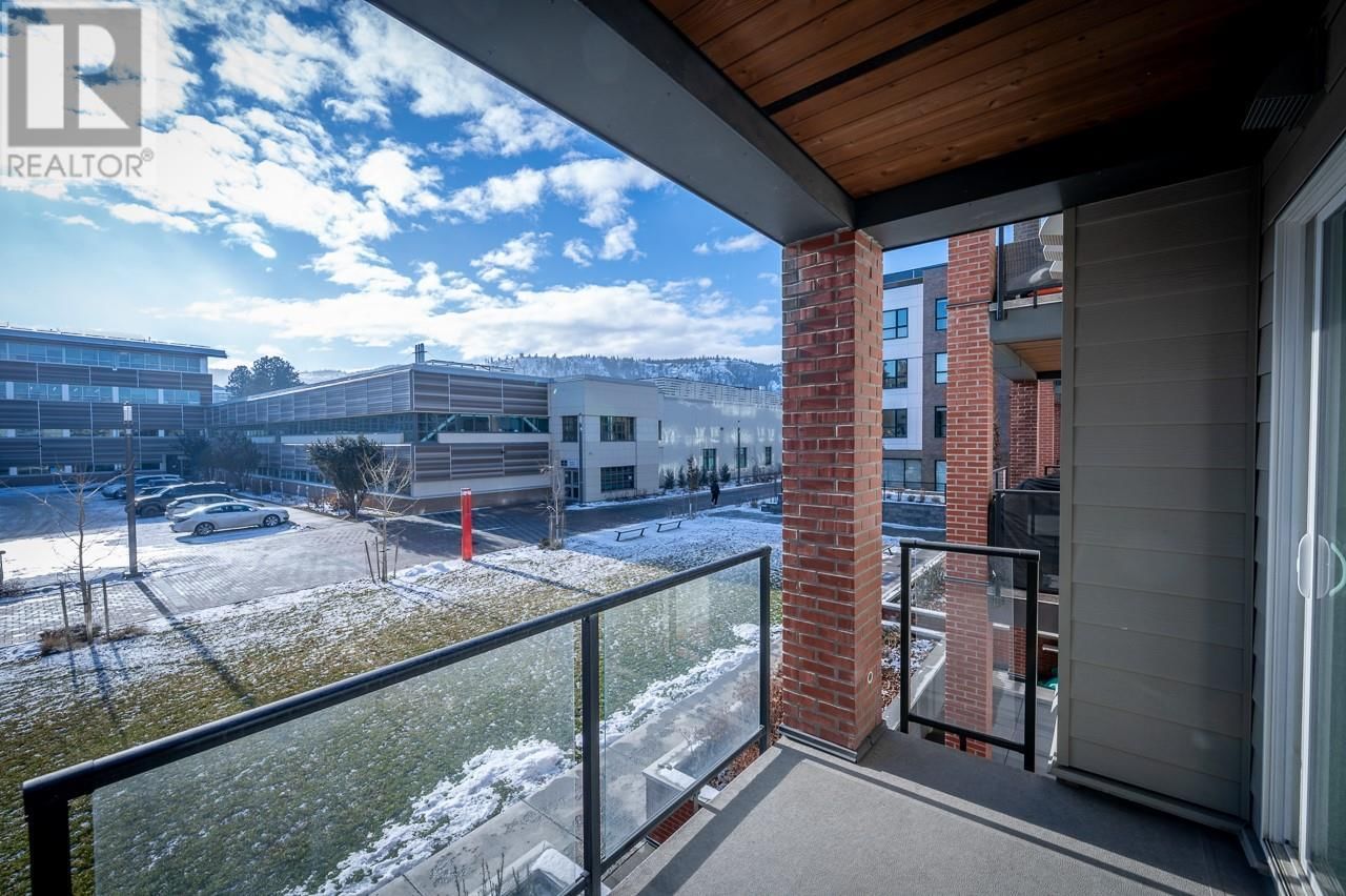 209 - 885 UNIVERSITY DRIVE Image 14