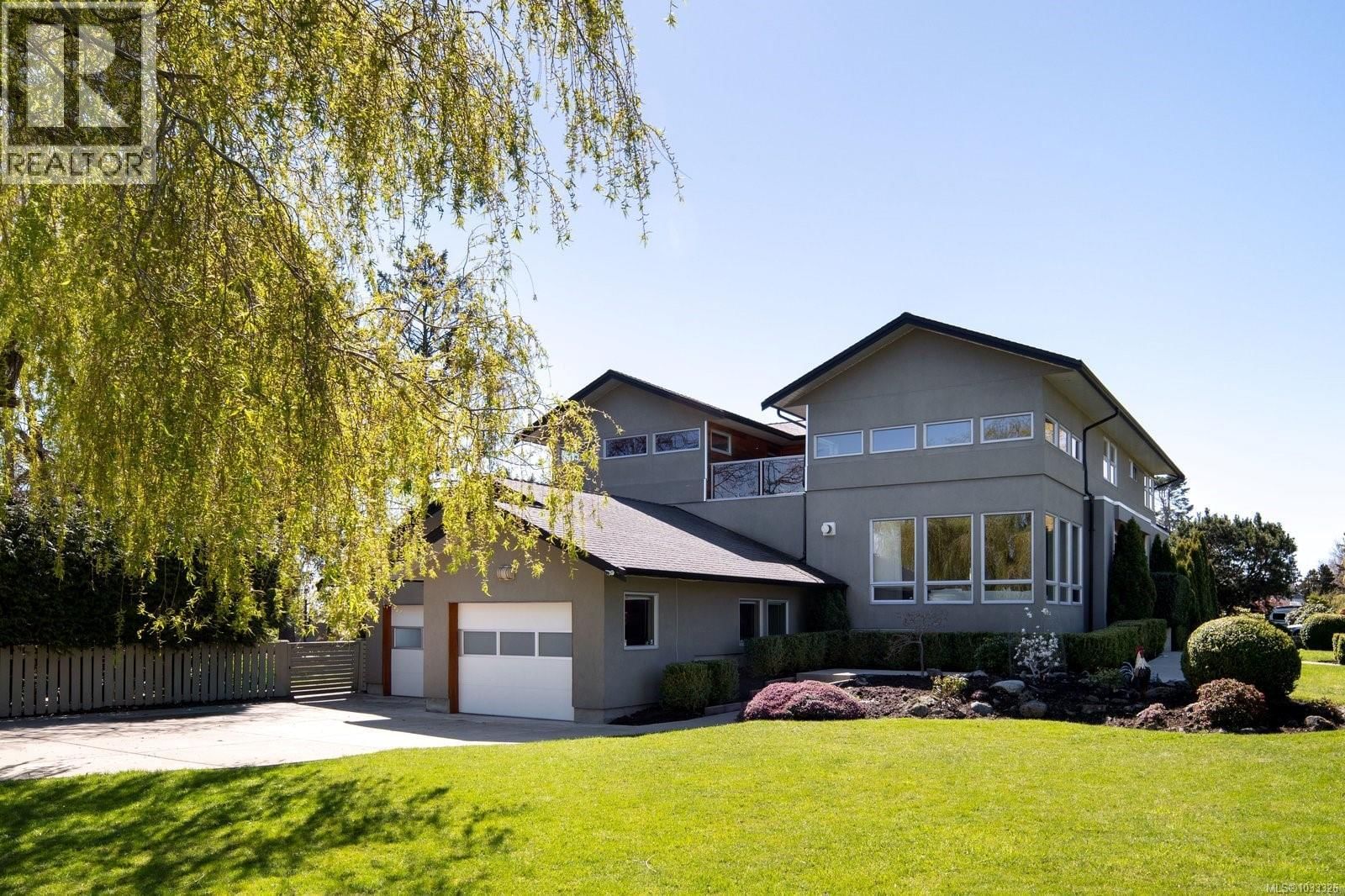 2835 Lincoln Road, Oak Bay, British Columbia V8R 6A8
