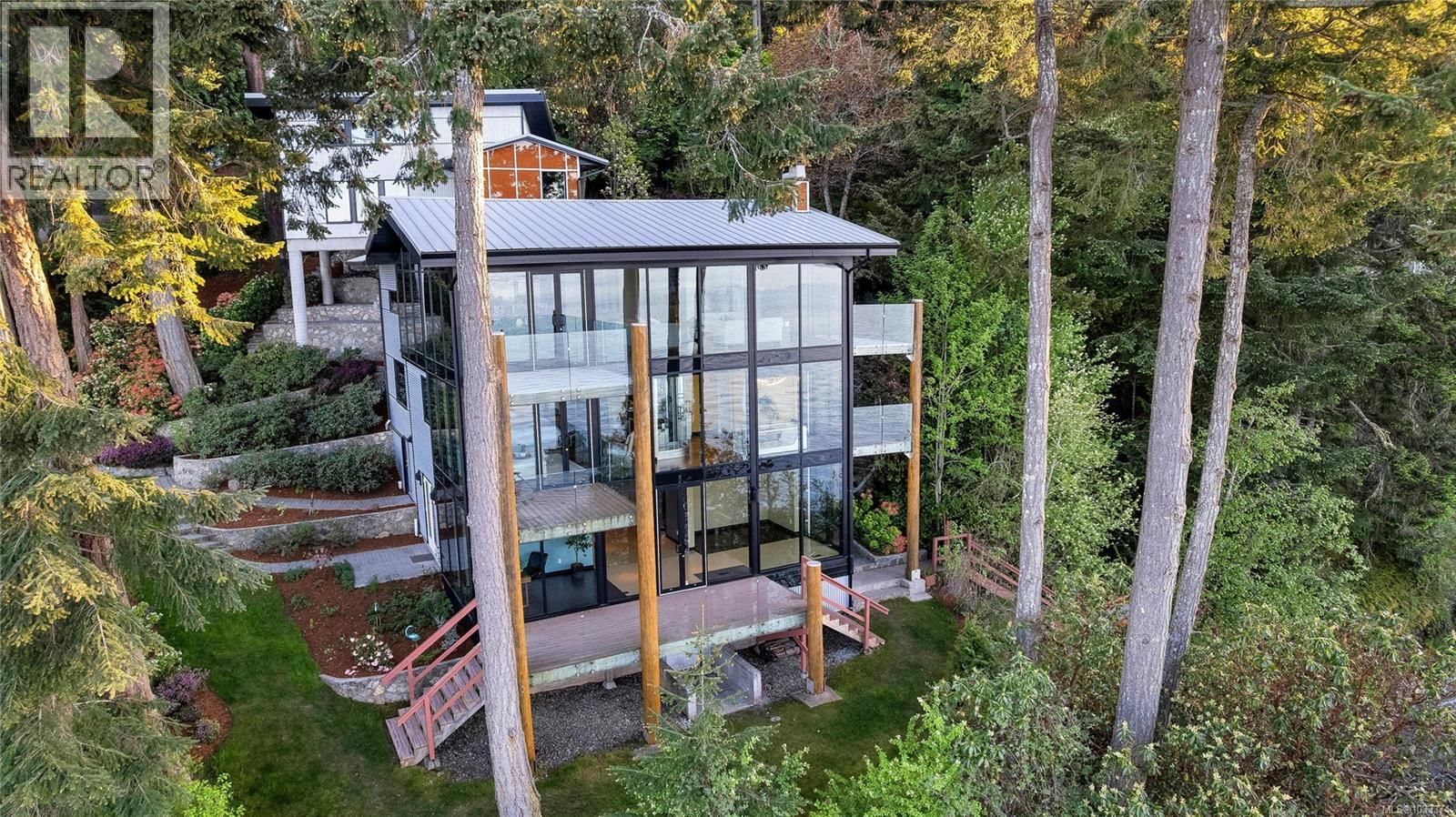 1676 Lands End Road, North Saanich, British Columbia V8L 5L5