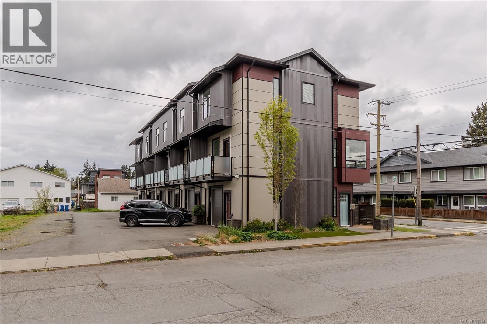1 545 JUBILEE Street property photo