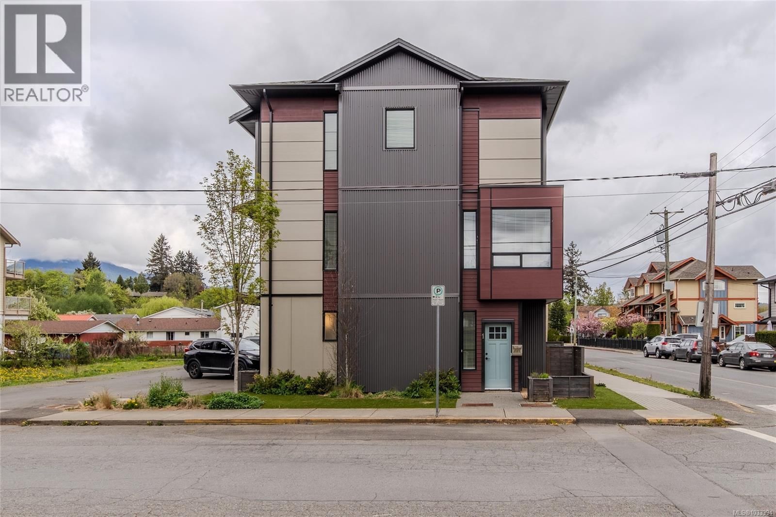 1 545 JUBILEE Street property photo