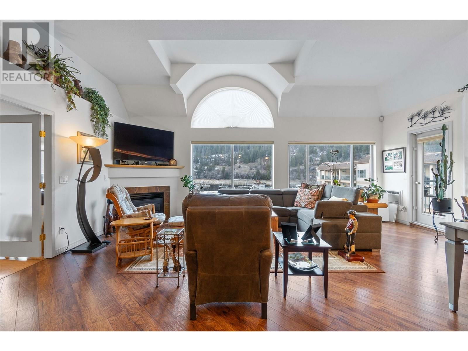 305 - 1002 RIVERSIDE AVENUE Image 21