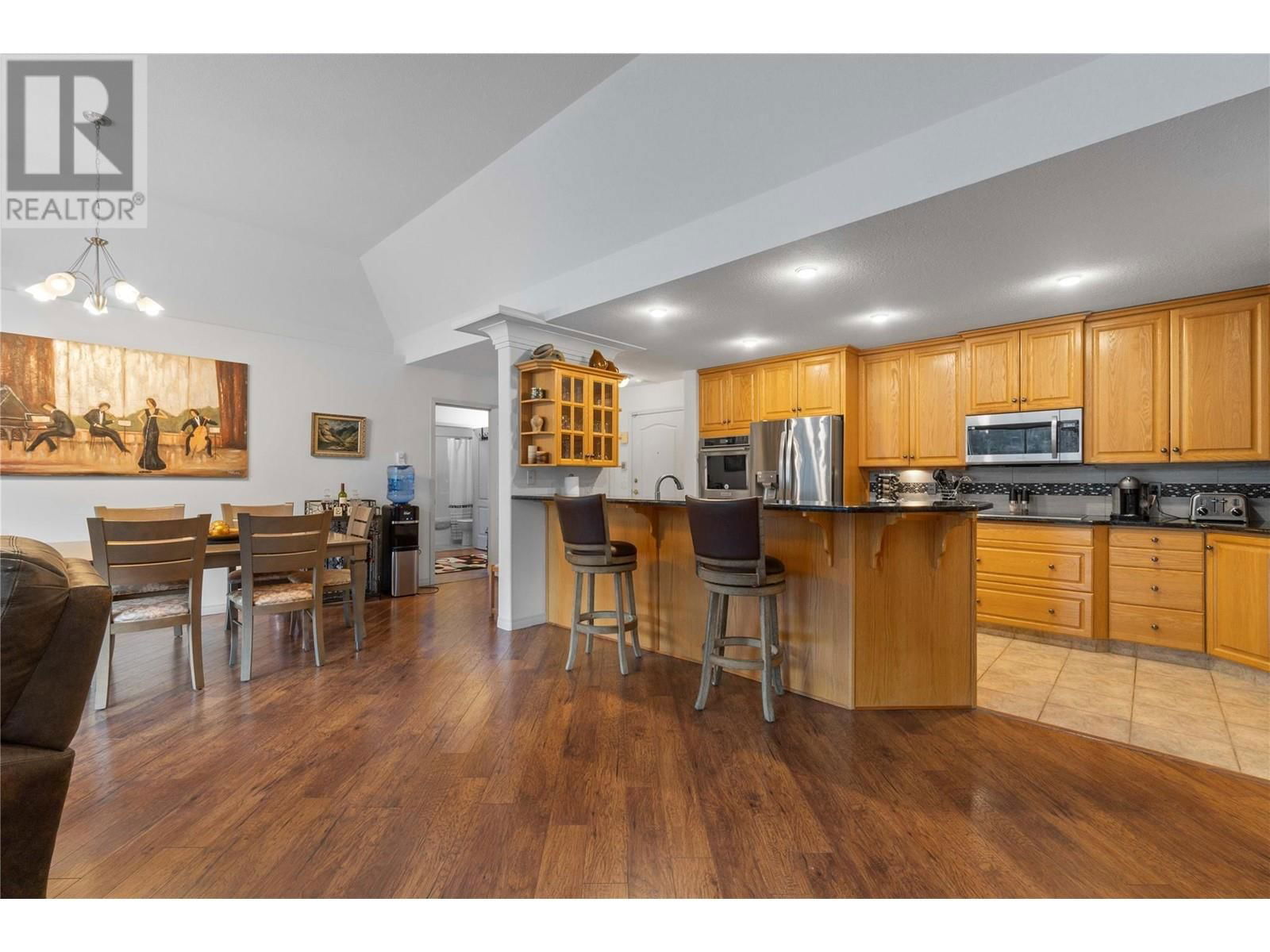 305 - 1002 RIVERSIDE AVENUE Image 30